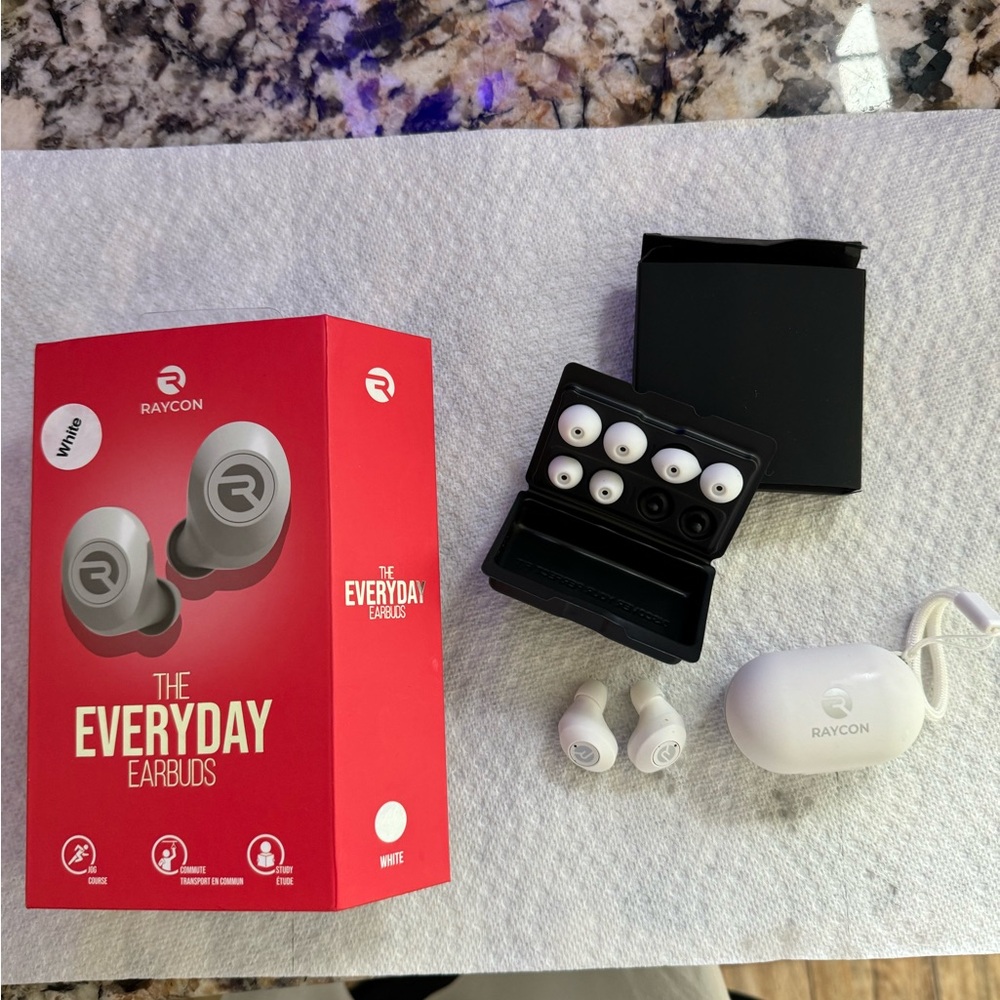 Raycon everyday ear buds